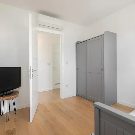 Lavie Apartment